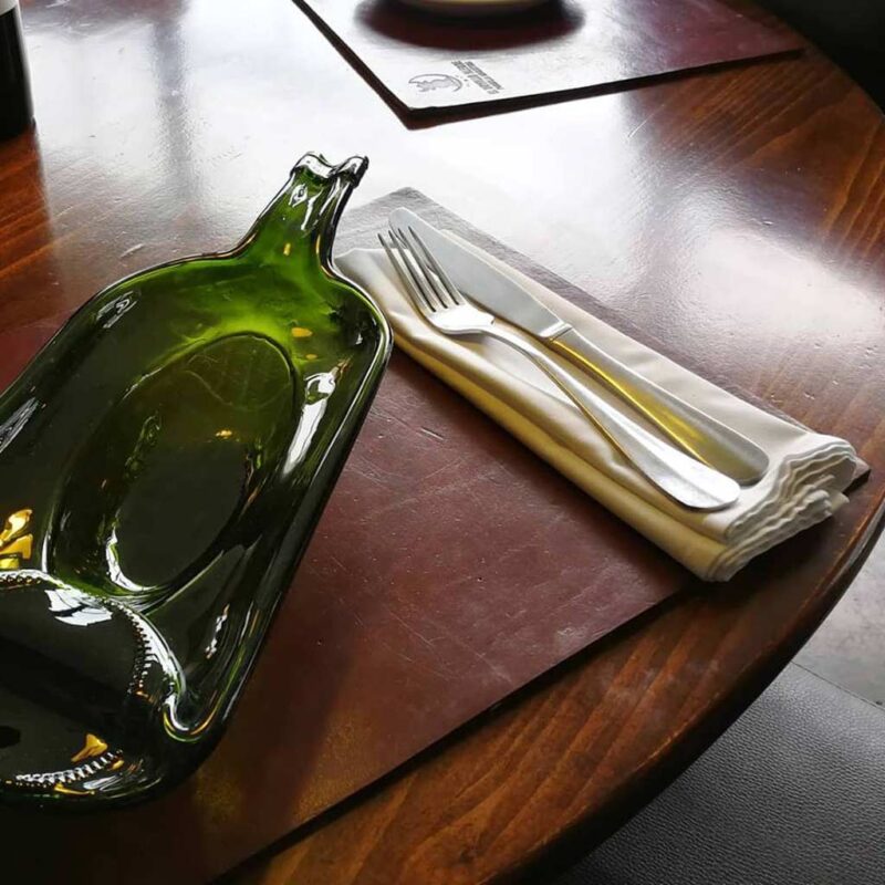 Platos hondos hechos con botellas de vino – Ekofusión